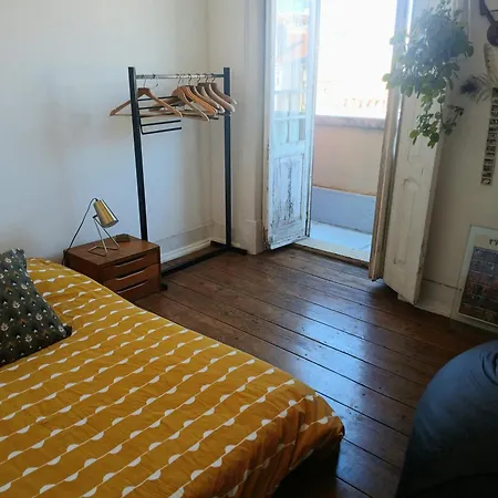 Small Niponic Room At The Republica Das Bananas - Close To The City Center