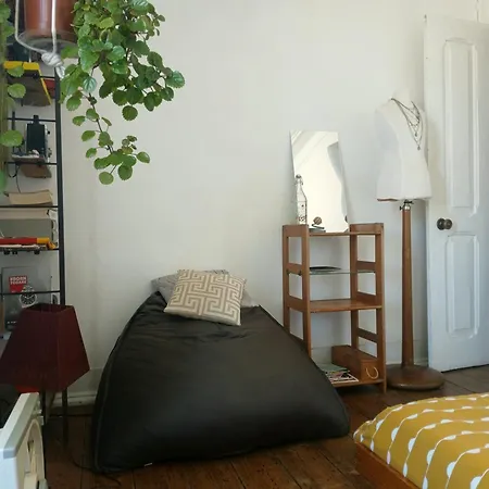 Small Niponic Room At The Republica Das Bananas - Close To The City Center Lisbon