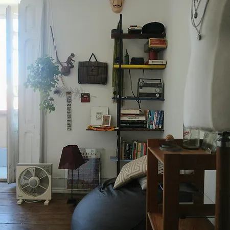 Small Niponic Room At The Republica Das Bananas - Close To The City Center Homestay Lisbon