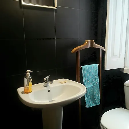 Quarto em Acomodações Particulares Small Niponic Room At The Republica Das Bananas - Close To The City Center Lisboa